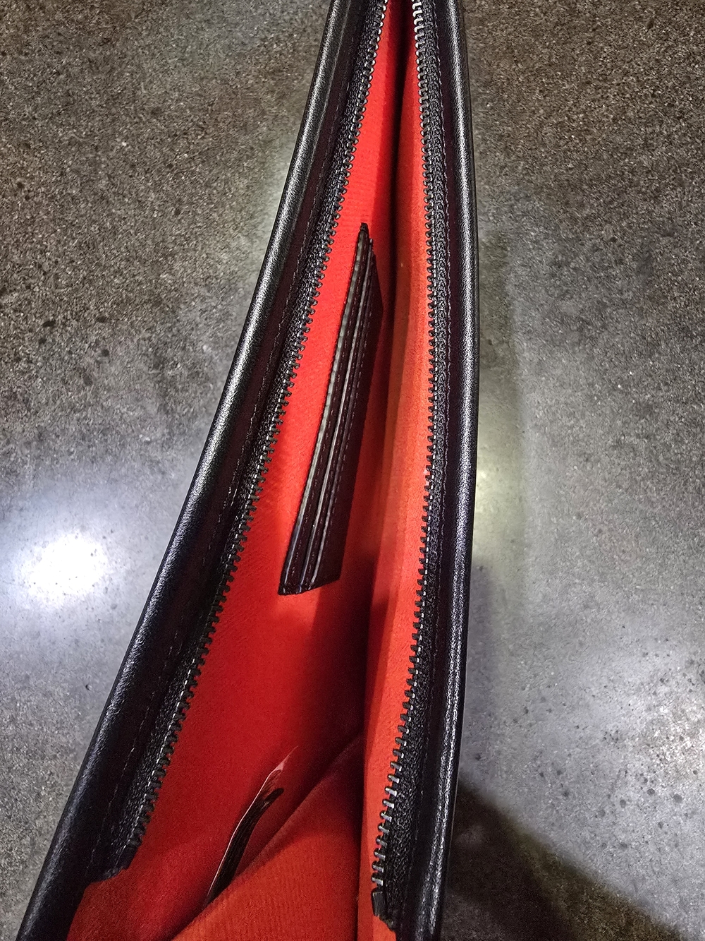 Marc Jacobs Straw 'The Pouch' Wristlet in Natural and Black - Picture 2 of 3